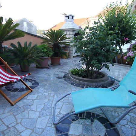 App With A Lovely Patio Mali Losinj Luaran gambar