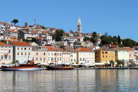 App With A Lovely Patio Mali Losinj Luaran gambar