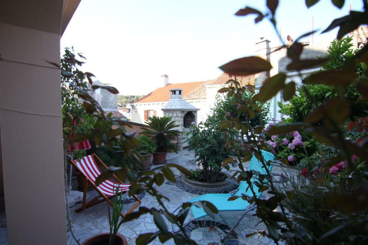 App With A Lovely Patio Apartment Mali Losinj Luaran gambar