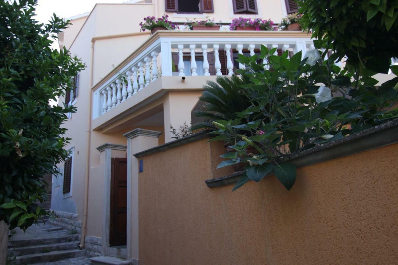 App With A Lovely Patio Apartment Mali Losinj Luaran gambar