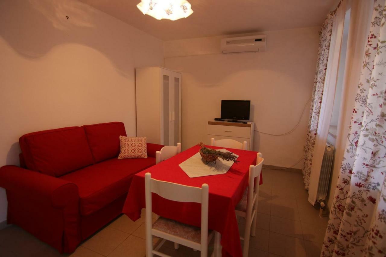 App With A Lovely Patio Apartment Mali Losinj Luaran gambar