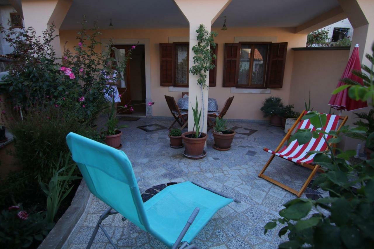 App With A Lovely Patio Apartment Mali Losinj Luaran gambar